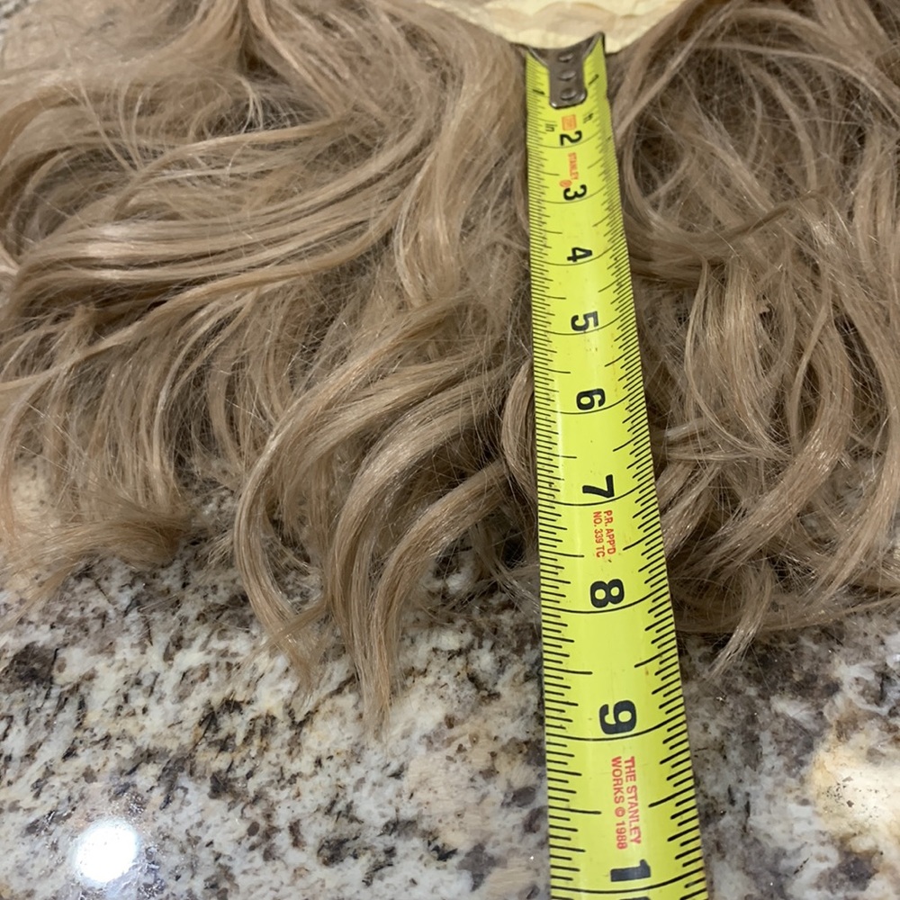 Woman wig - Picture 8 of 8